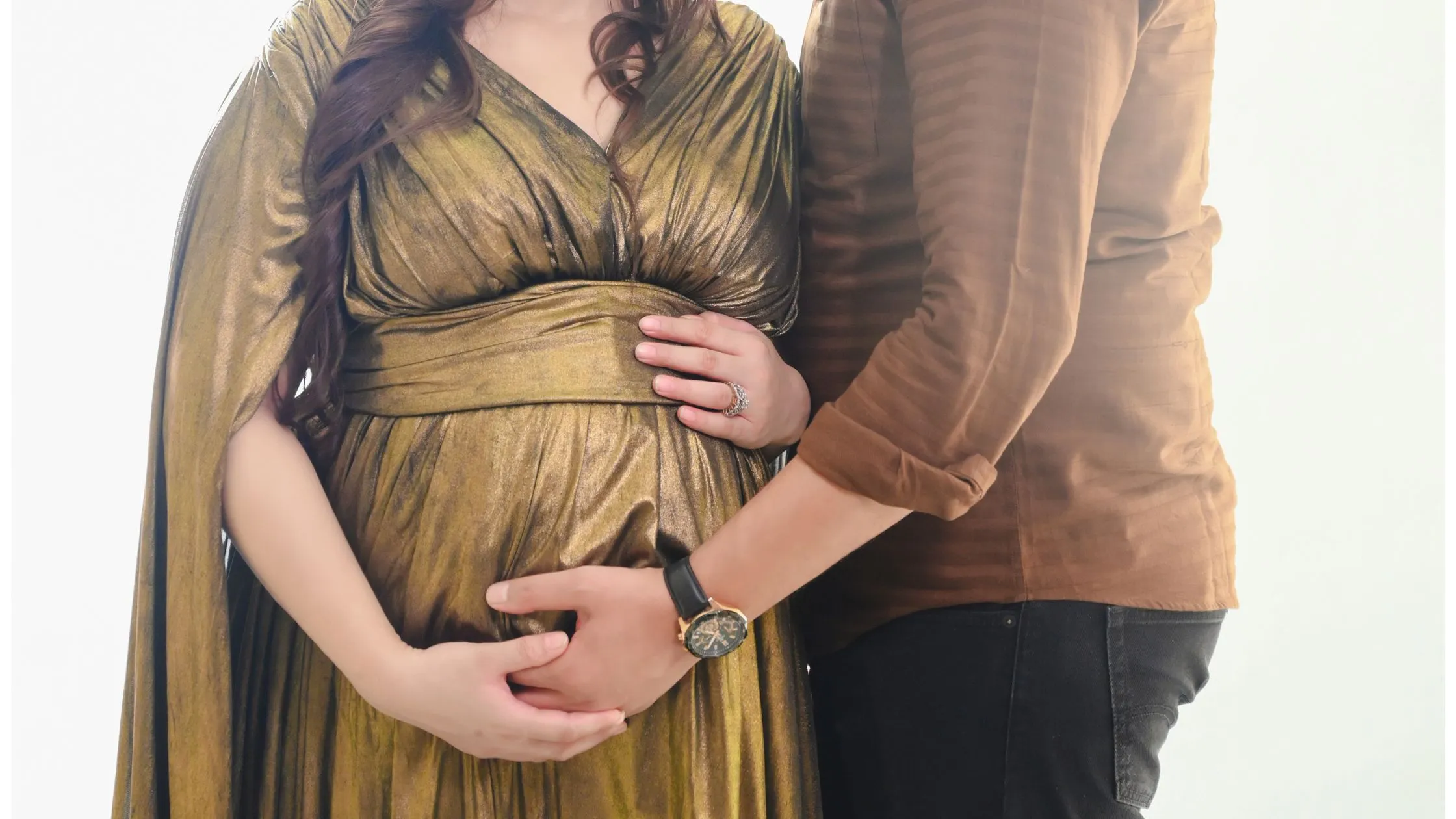 Beautiful unique maternity photography for moms expecting a baby, featuring pretty poses with the dad at indo frames
